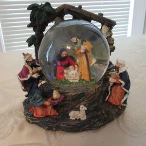 Nativity Musical Water Globe